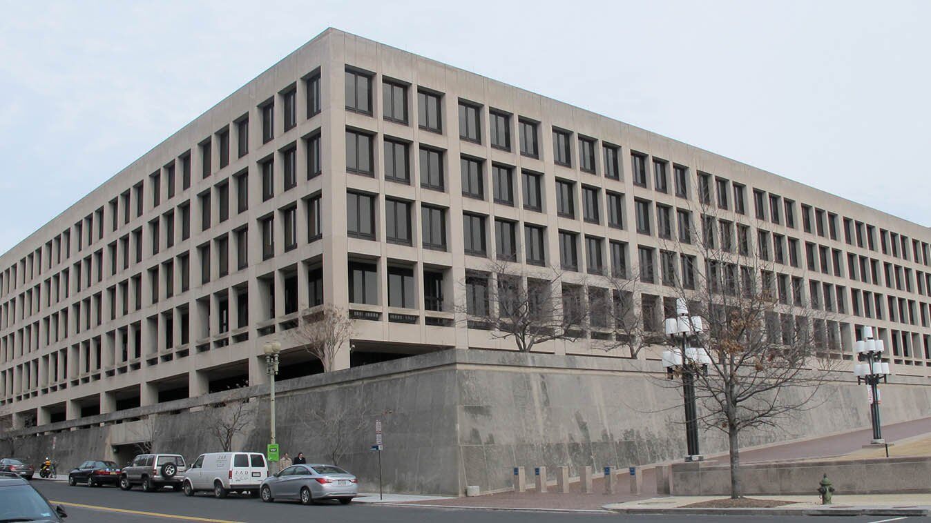 6. The Perkins Building (DOL HQ), DC. 1,370,000 square feet. This is a complex one, it has a freeway running under it and an exit ramp through its subfloor.